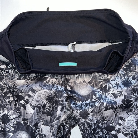 Lululemon Pants Womens 6 Run Inspire Crop Athletic Capri Activewear Floral Print - Picture 10 of 15